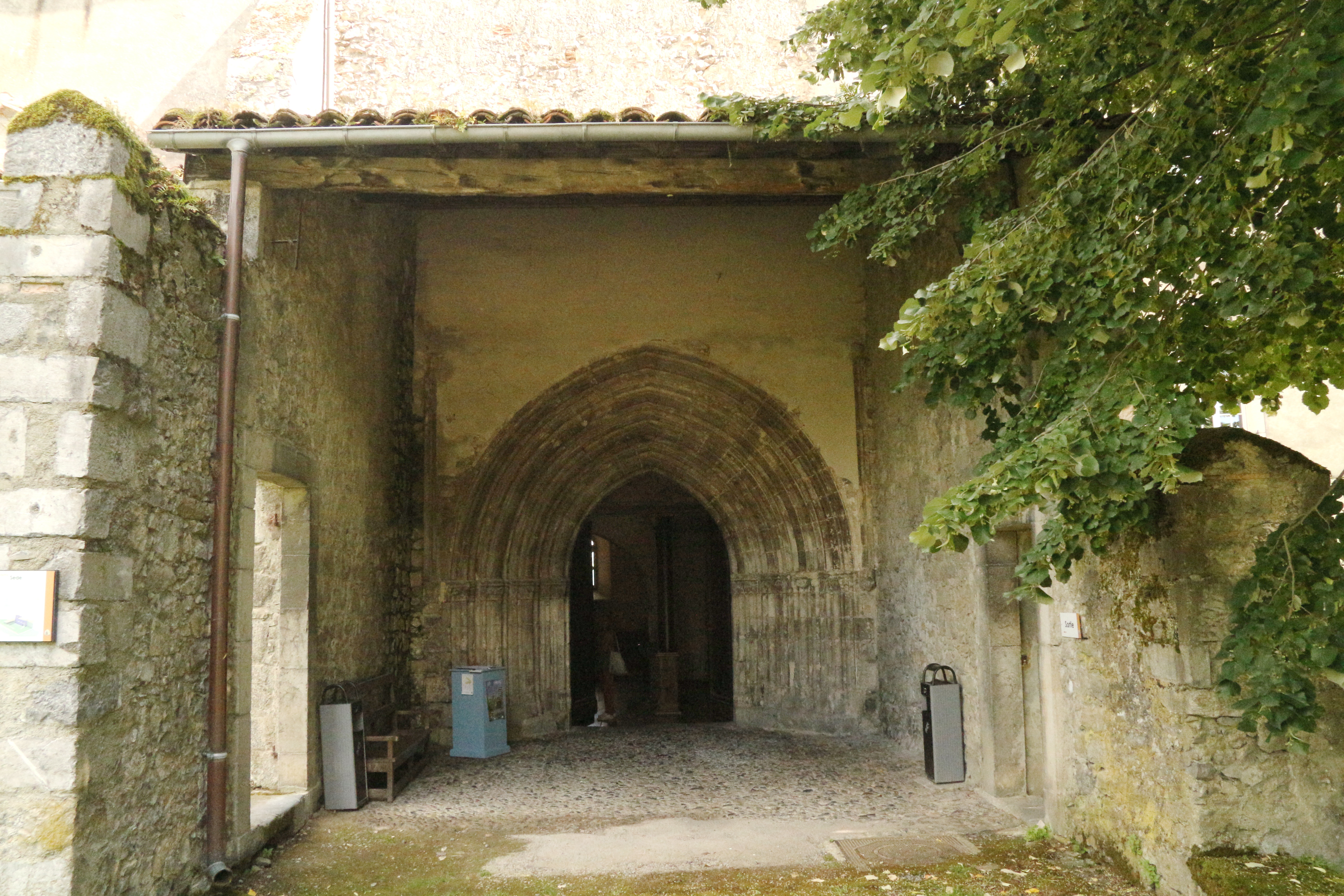 entrée cathédrale de la Sède